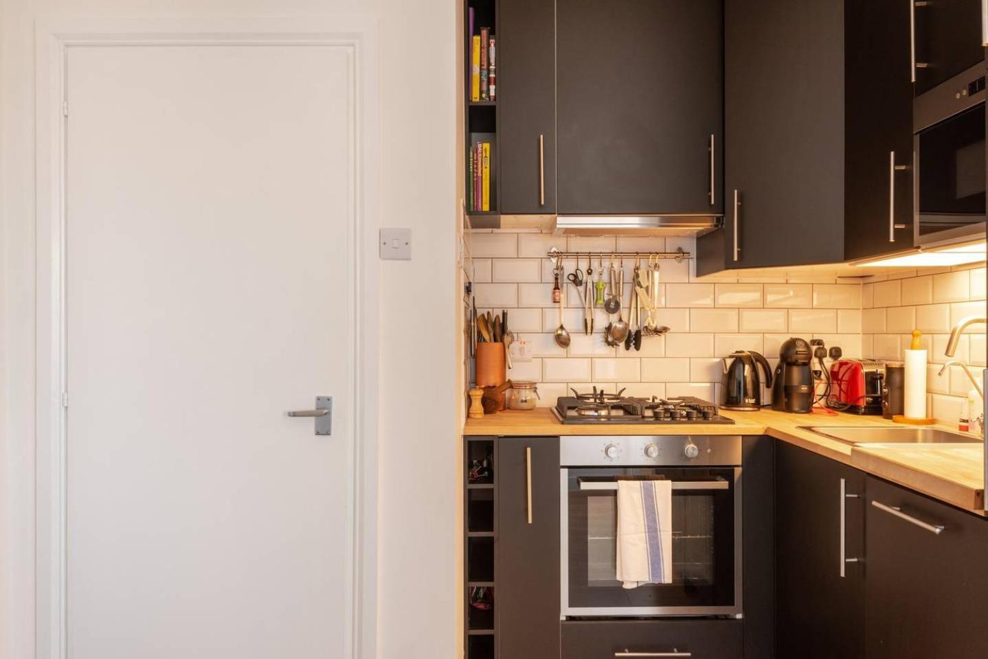 Ferienwohnung Guestready - 1Br Flat Ideally Located In Zone 2 Fits 3 London Exterior foto